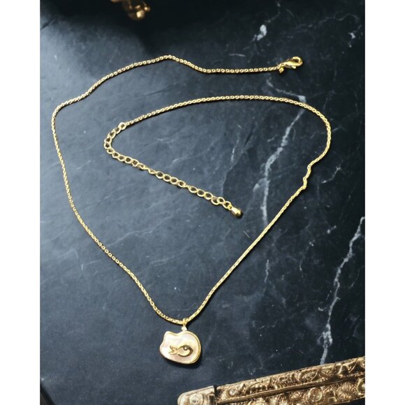 Beautiful Belk PISCES Pearlescent Gold Fish Pendant Gold Chain Necklace - Picture 2 of 7